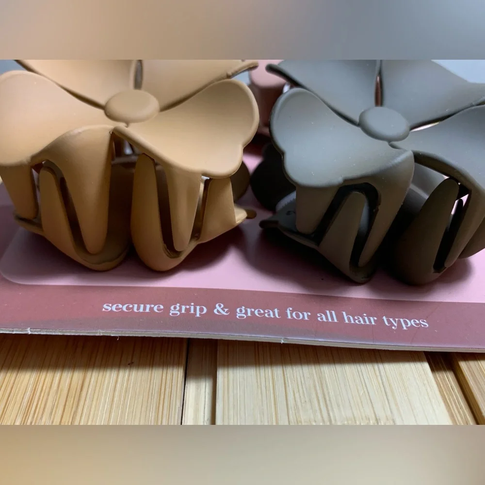 Luxe + Willow 4 pack Jumbo Flower Hair Clips